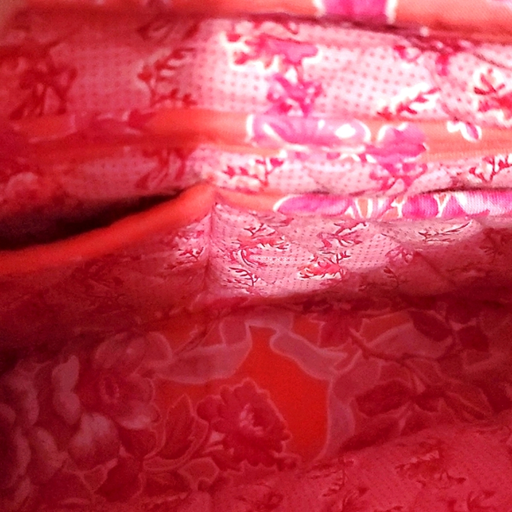 Vera Bradley pink salmon floral quilted crossbody bag - Picture 10 of 15